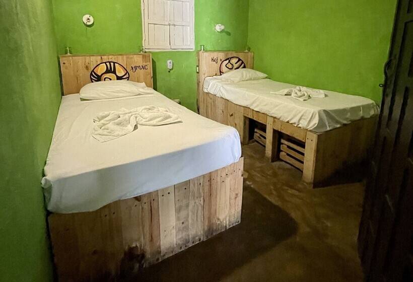 هتل Johnnys Place