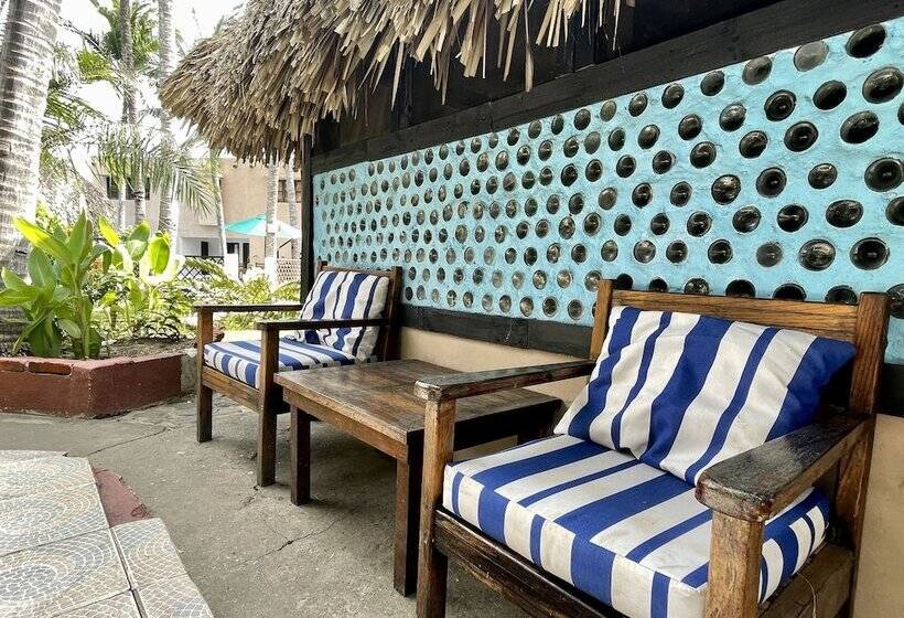 هتل Johnnys Place