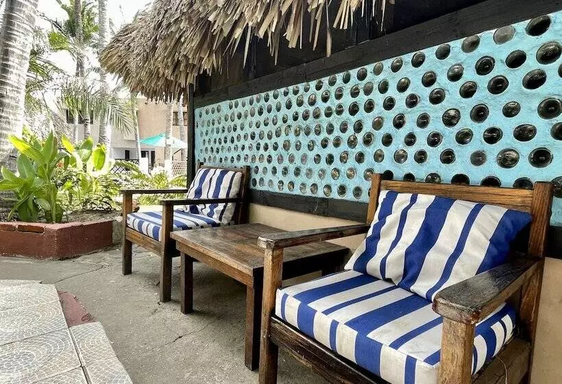 هتل Johnnys Place