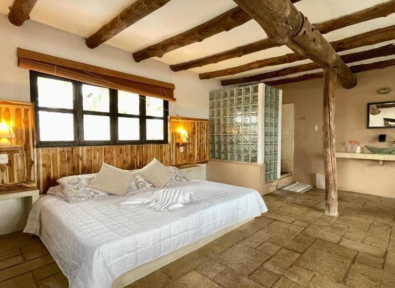 هتل Johnnys Place