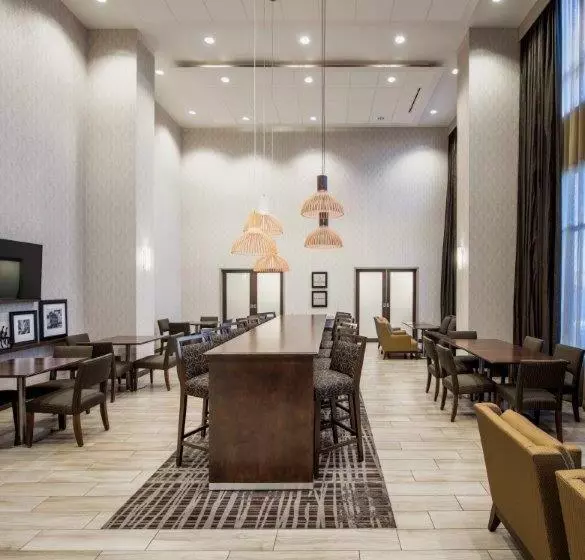 酒店 Hampton Inn & Suites By Hilton, Airdrie, Ab, Canada