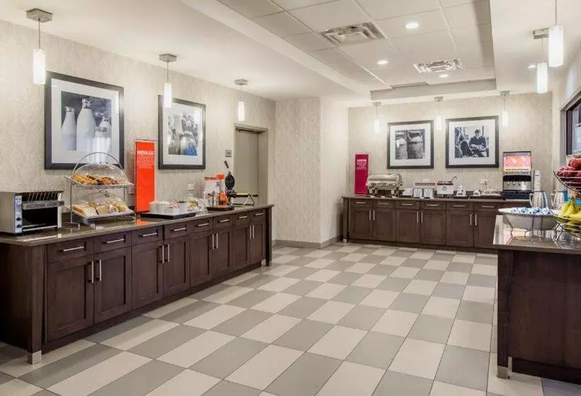 酒店 Hampton Inn & Suites By Hilton, Airdrie, Ab, Canada