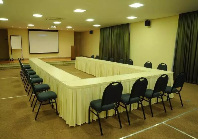 酒店 Ramada By Wyndham Furnaspark