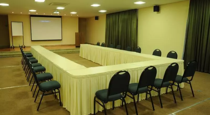 酒店 Ramada By Wyndham Furnaspark