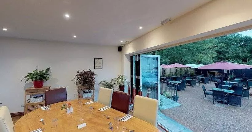 בית מלון כפרי The Castle Inn