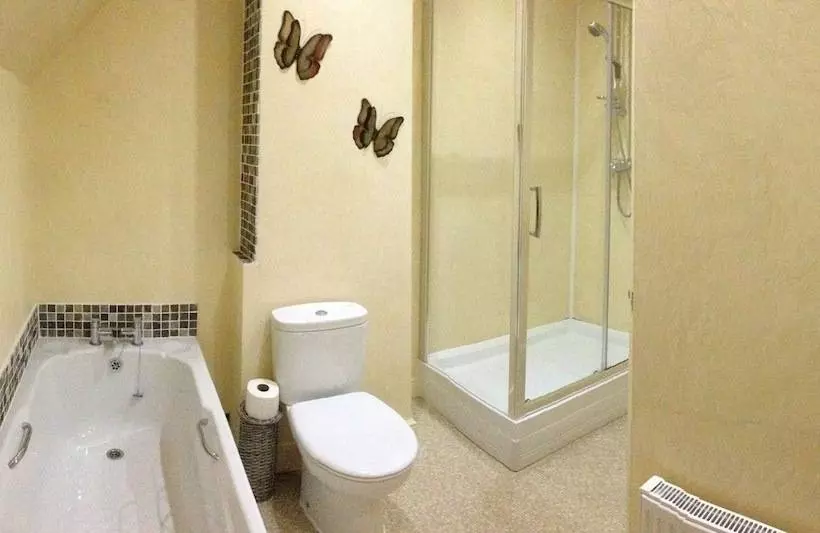 בית מלון כפרי The Castle Inn