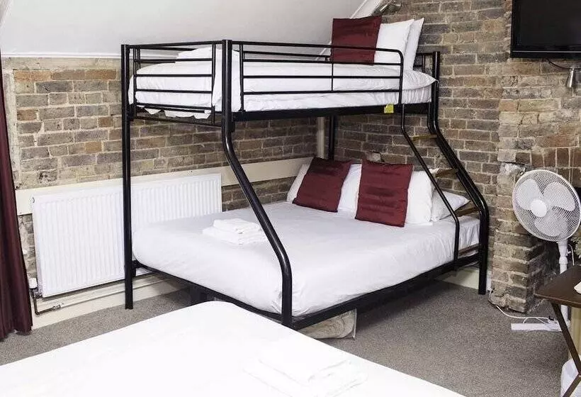 בית מלון כפרי The Castle Inn