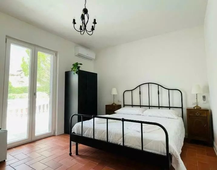 Aamiaismajoitus (B&B) Il Casale Dei Calanchi