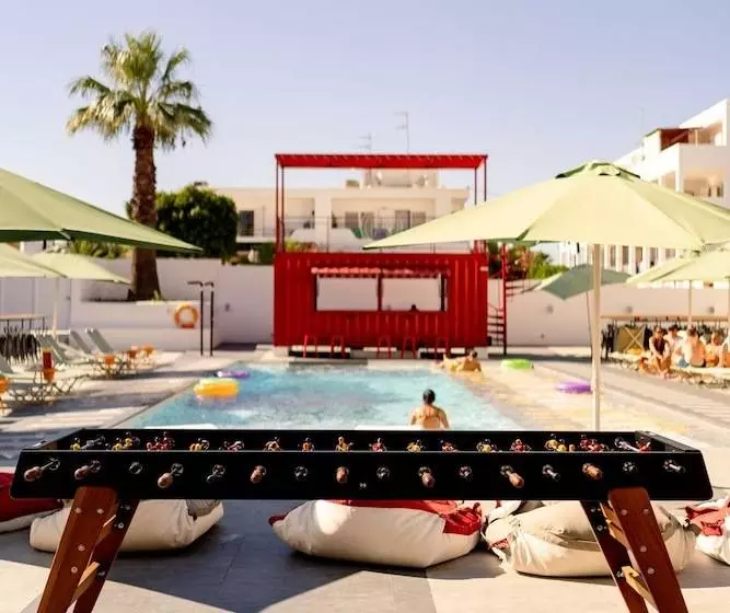 Hotelli Ryans Lolas   Adults Only