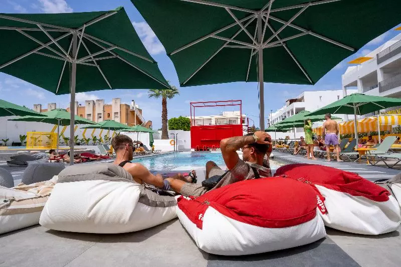 Hotelli Ryans Lolas   Adults Only