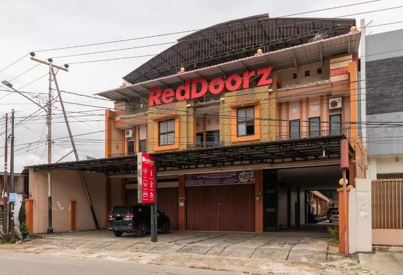 Hotelli Reddoorz Syariah Near Universitas Putra Indonesia Padang
