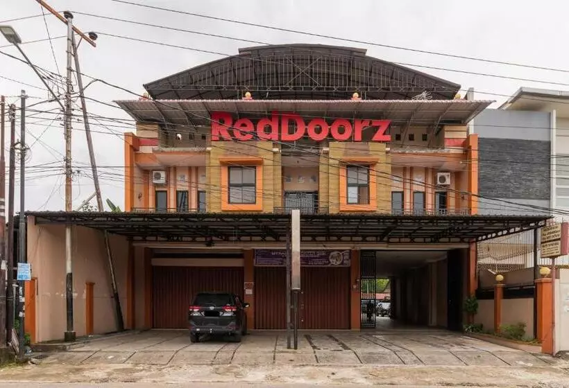 Hotelli Reddoorz Syariah Near Universitas Putra Indonesia Padang