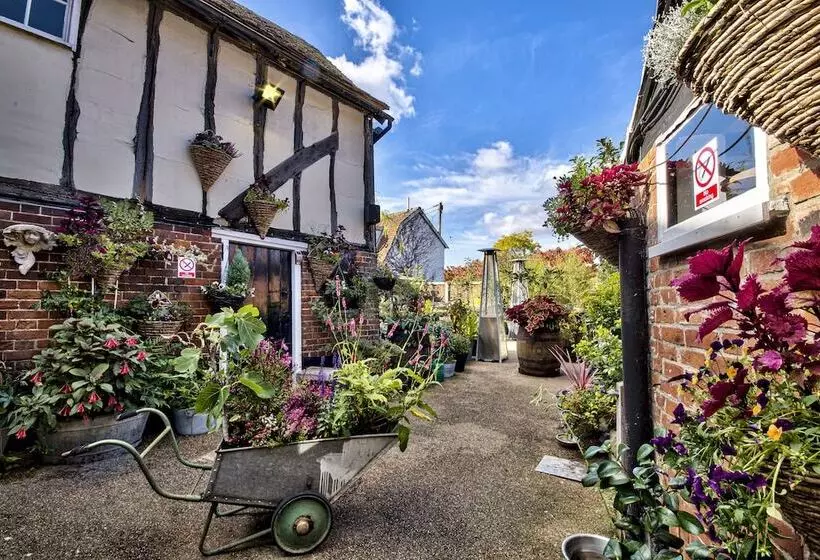 Hotelli The Woolpack Inn