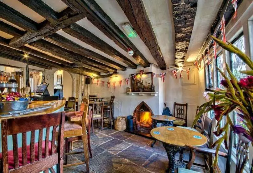 Hotelli The Woolpack Inn