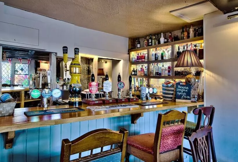 Hotelli The Woolpack Inn