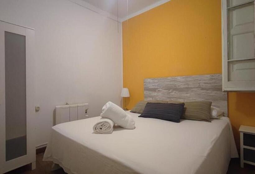 هاستل Alani Montjuic