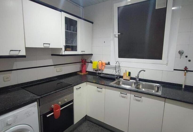 هاستل Alani Montjuic