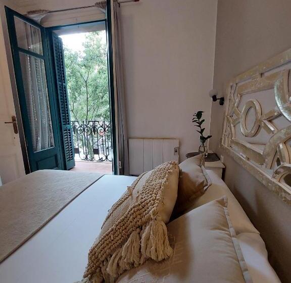 هاستل Alani Montjuic