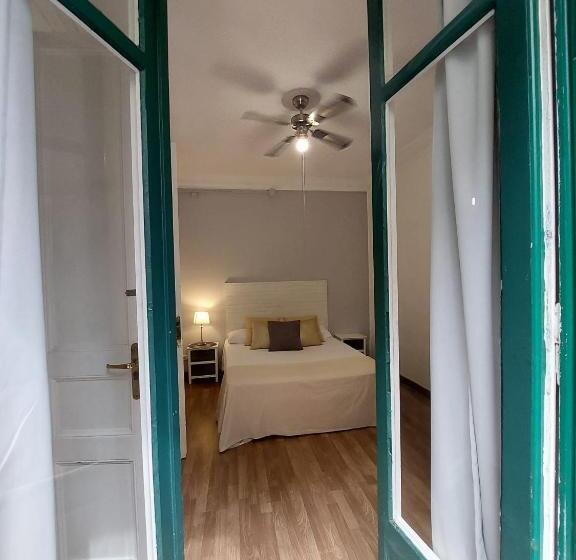 هاستل Alani Montjuic