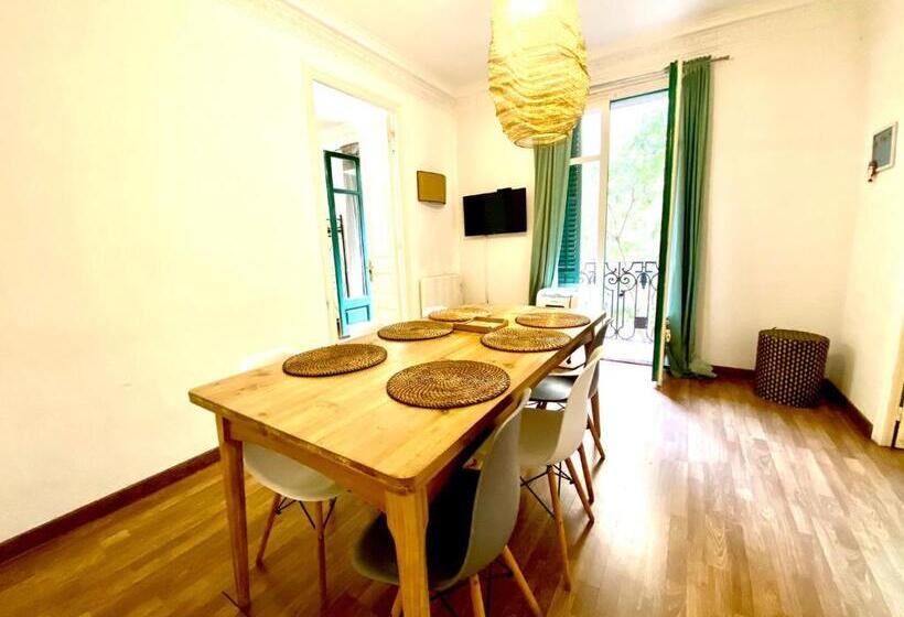 هاستل Alani Montjuic