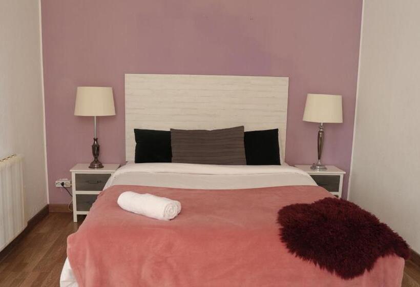 هاستل Alani Montjuic