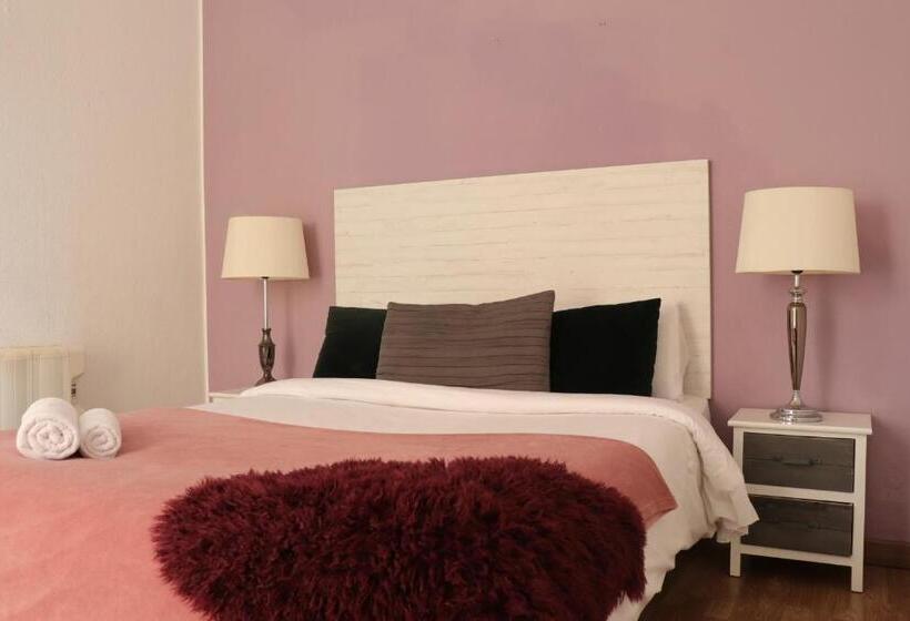 هاستل Alani Montjuic