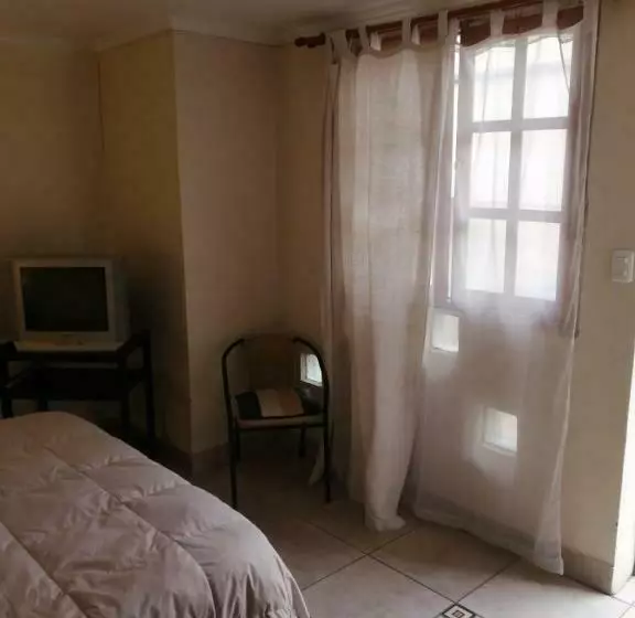 هاستل Hostal Cactus