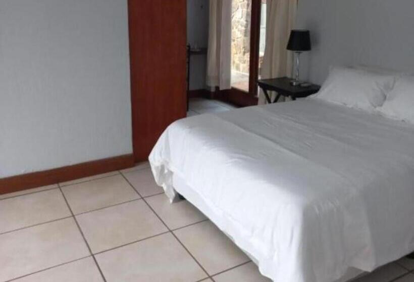 Общежитие Thuto Centre Conferencing & Bush Lodge