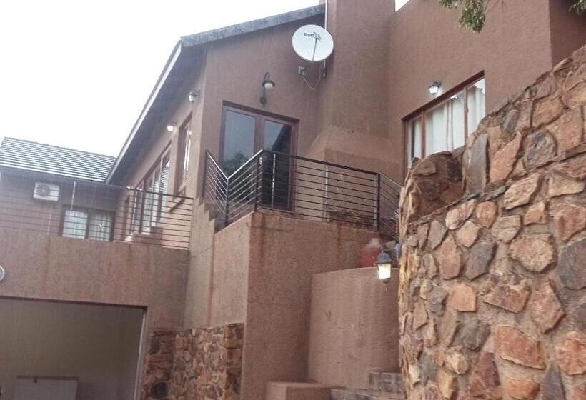 Общежитие Thuto Centre Conferencing & Bush Lodge