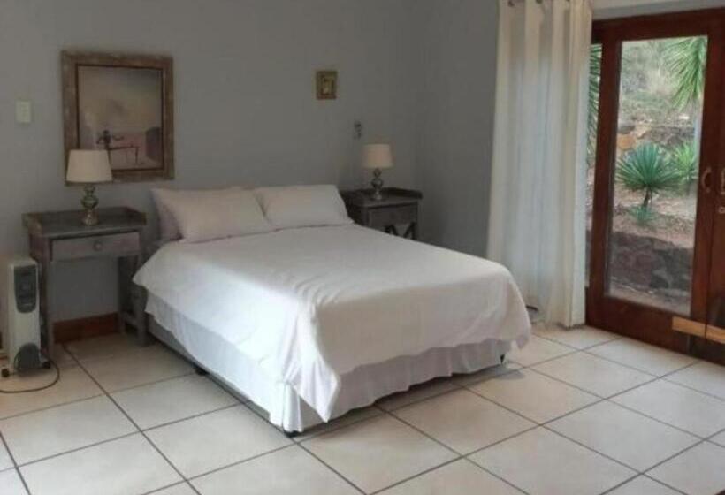 Общежитие Thuto Centre Conferencing & Bush Lodge