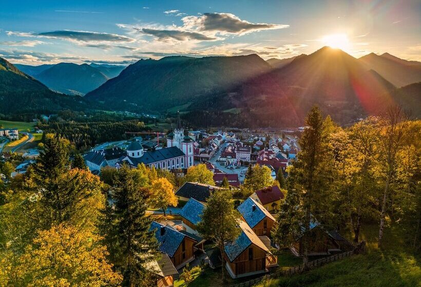 Hideaway Hotel Montestyria Chalets & Suiten