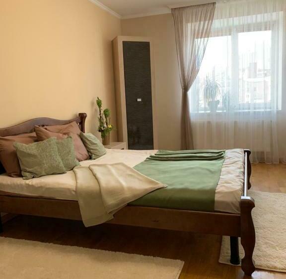 центр. вул. с. крушельницької. 2 кімнати