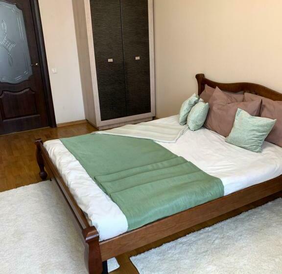 центр. вул. с. крушельницької. 2 кімнати