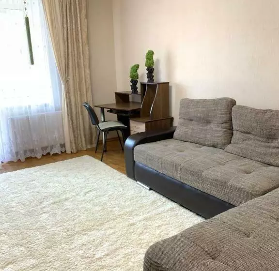 центр. вул. с. крушельницької. 2 кімнати