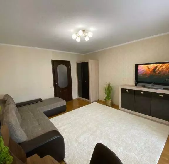 центр. вул. с. крушельницької. 2 кімнати