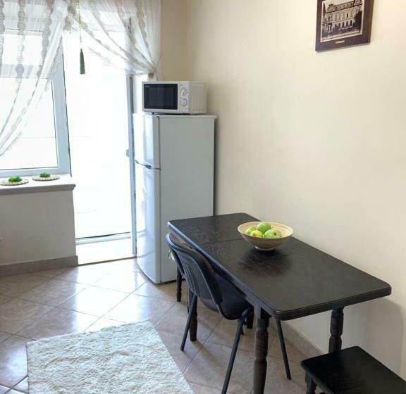 центр. вул. с. крушельницької. 2 кімнати