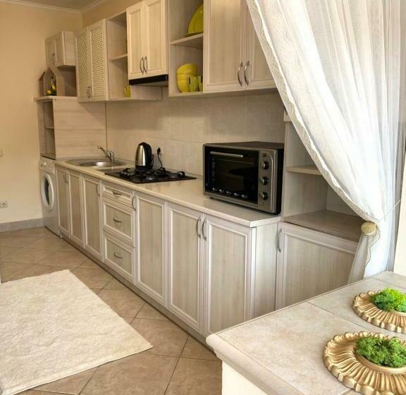 центр. вул. с. крушельницької. 2 кімнати