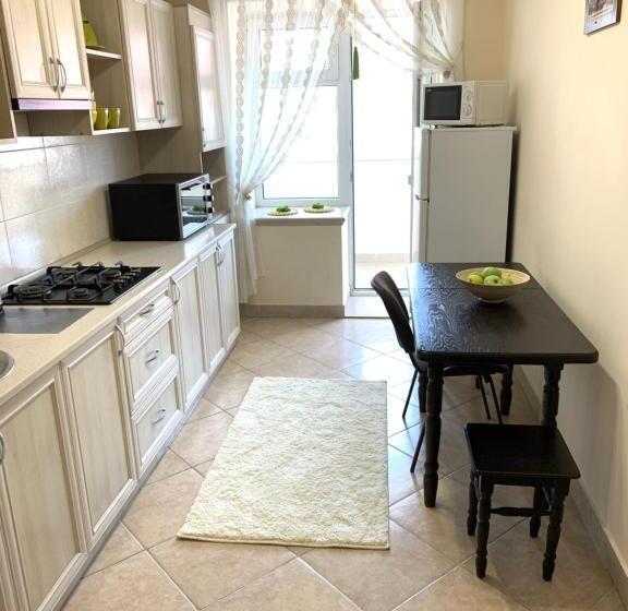 центр. вул. с. крушельницької. 2 кімнати