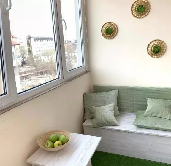 центр. вул. с. крушельницької. 2 кімнати