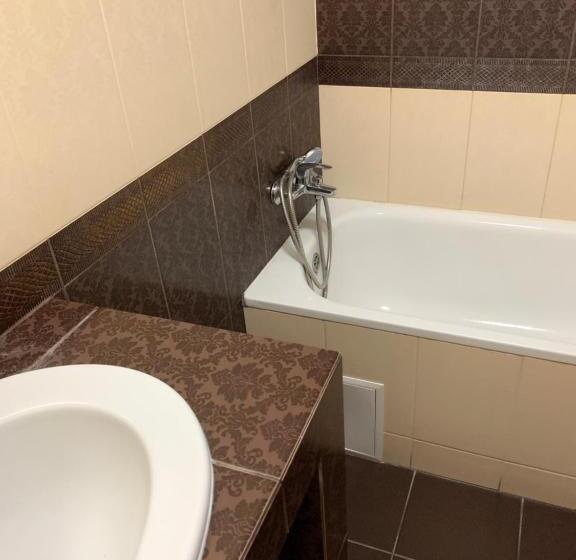 центр. вул. с. крушельницької. 2 кімнати