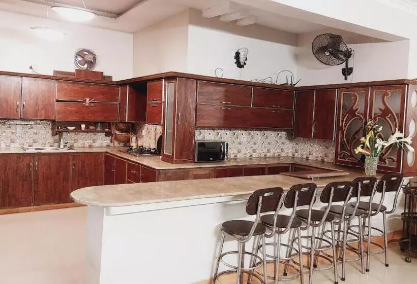 پانسیون Karachi Inn Guest House