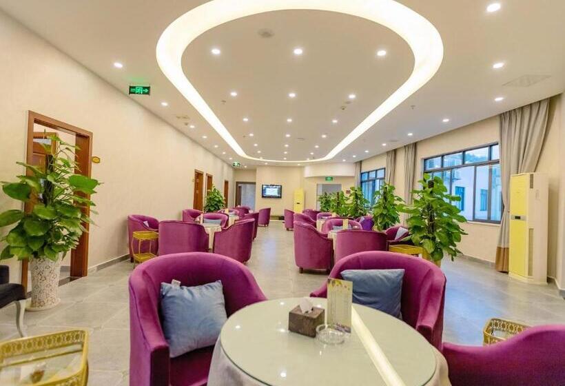 Hotel 7days Premium Chengdu Giant Panda Base Sanhechang Subway Station Branch