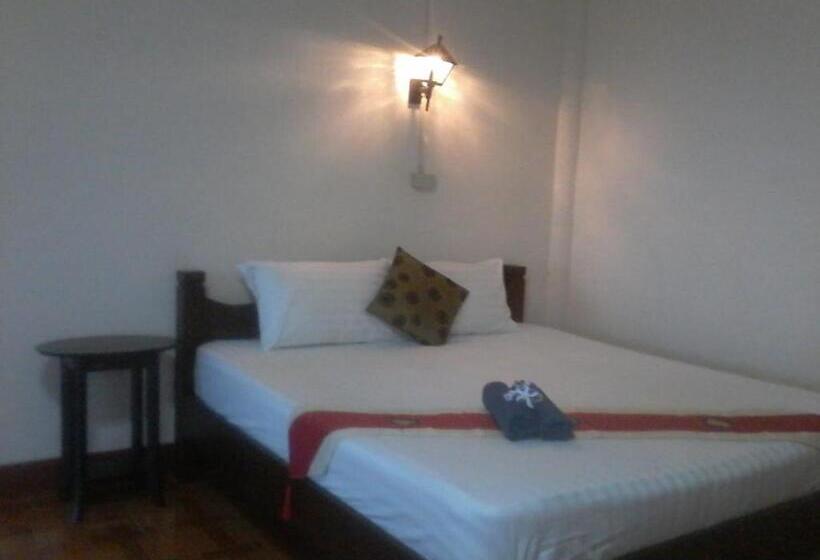 Hotel Bang Son Golden View