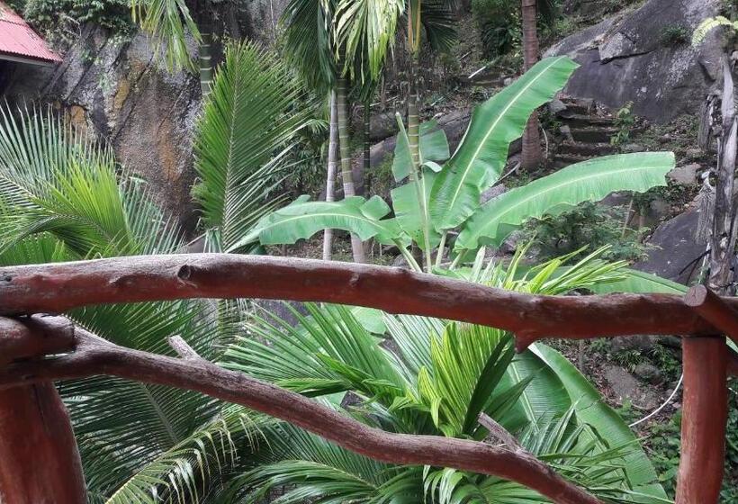 Hotel Bang Son Golden View