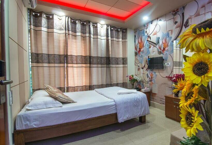 هتل Pushpo Bilash