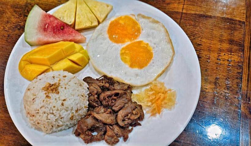 בית מלון כפרי Sempre Premier Inn   Mactan Airport