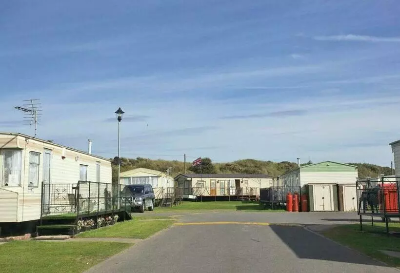 Lomakeskus Golden Anchor Caravan Park