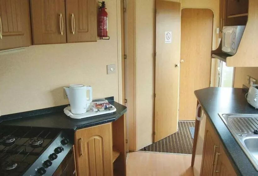 Lomakeskus Golden Anchor Caravan Park