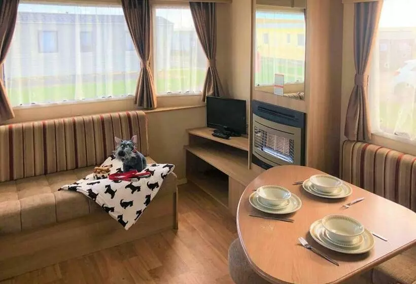 Lomakeskus Golden Anchor Caravan Park