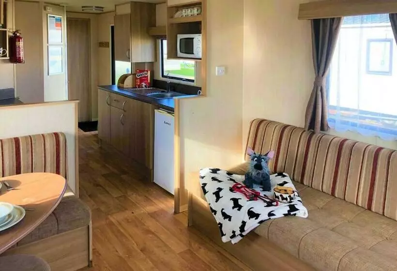 Lomakeskus Golden Anchor Caravan Park